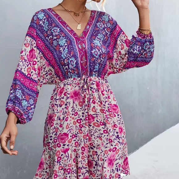 Dresses & Skirts - 🎉Bohemian V Neck Purple Floral 3/4 Length Sleeve with Tie Back!
